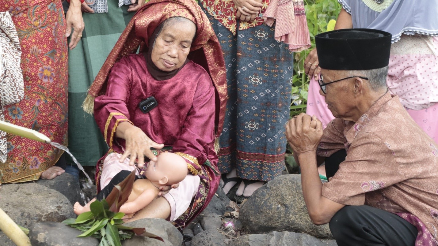 Sastra Lisan Suku Rejang dalam Tradisi “Mbin Cupik Mai Bioa”: Sebuah Warisan Budaya yang Mulai Terlupakan (Bagian 1)